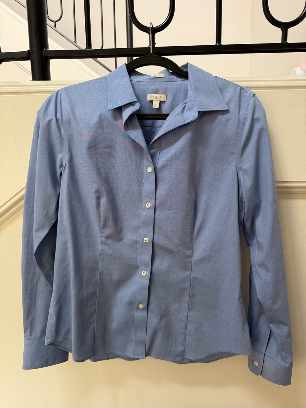 Talbots Wrinkle Resistant Button-Up Shirt | Size 6 | Business Blue | Fitted